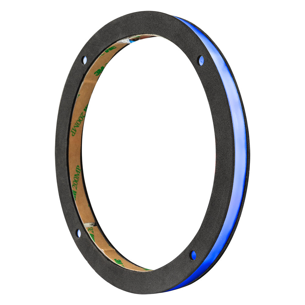 En rund RGB LED-ring för högtalare med en svart bas och blått ljus.