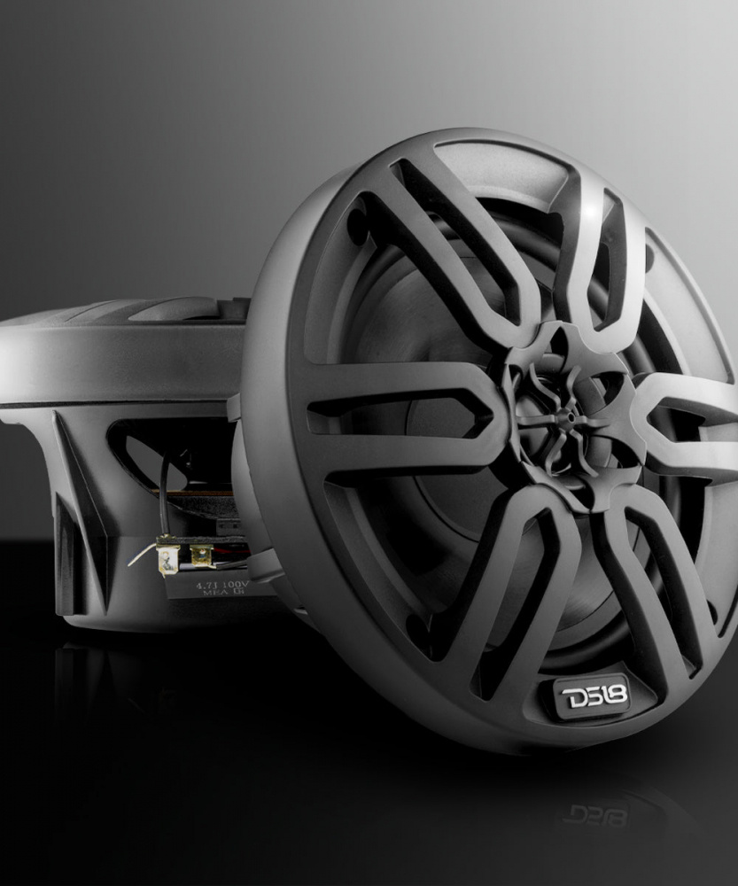 Svarta 6.5 tums marinhögtalare med stilren design.