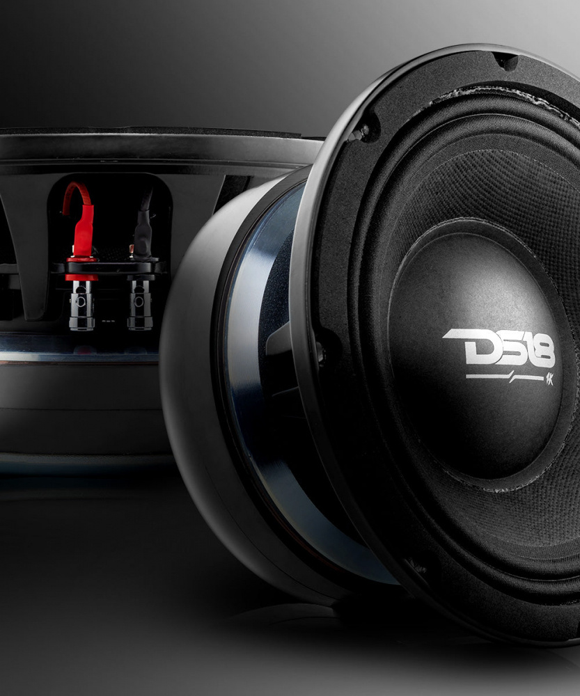 Extrem 8 tums midbas med robust design och kraftiga detaljer.