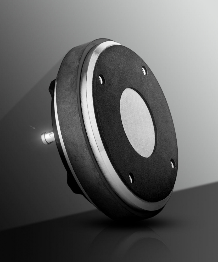 Tung 2-tums högtalardriver med titanmembran för hög ljudkvalitet.