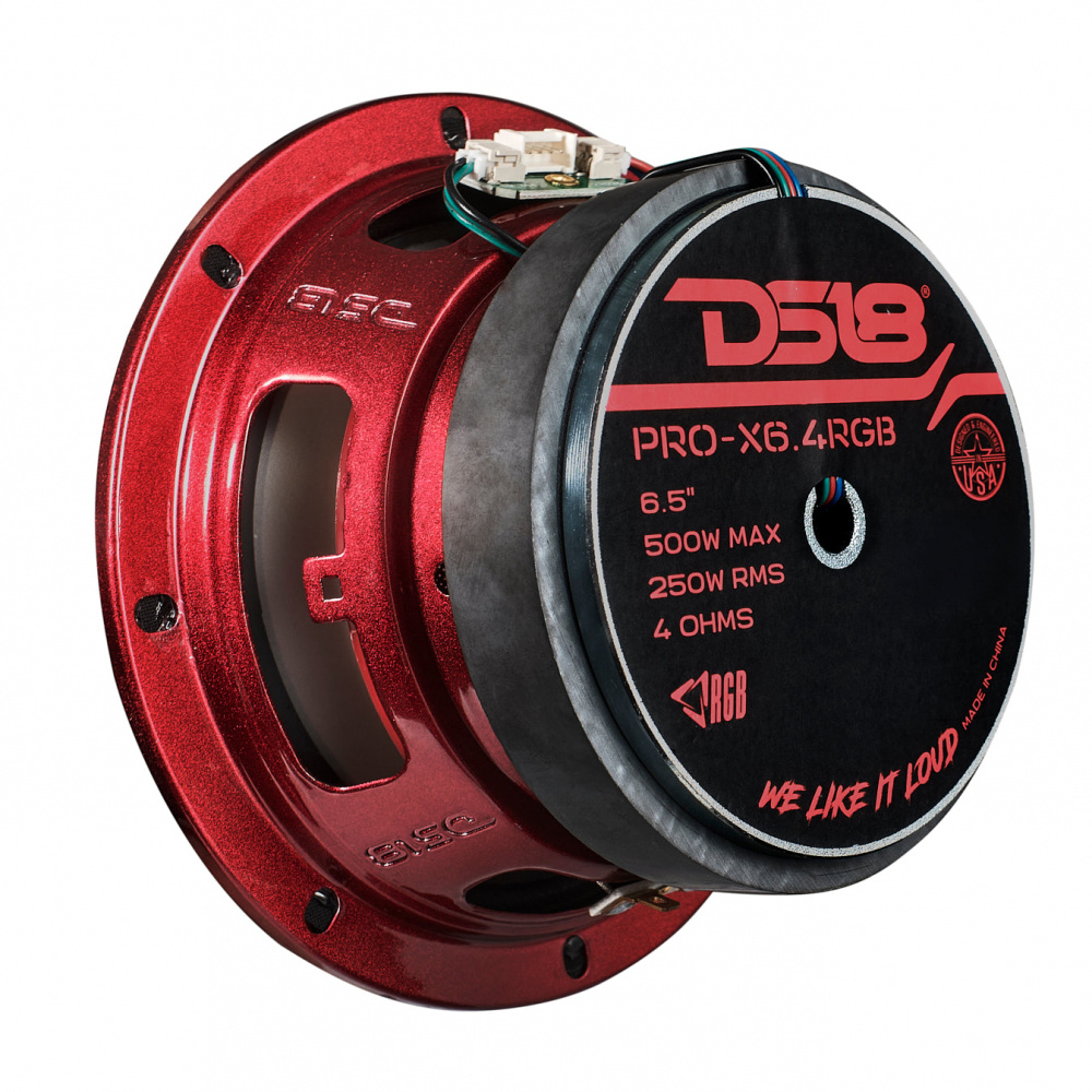 En röd och svart högtalare med RGB LED-belysning och specifikationer.