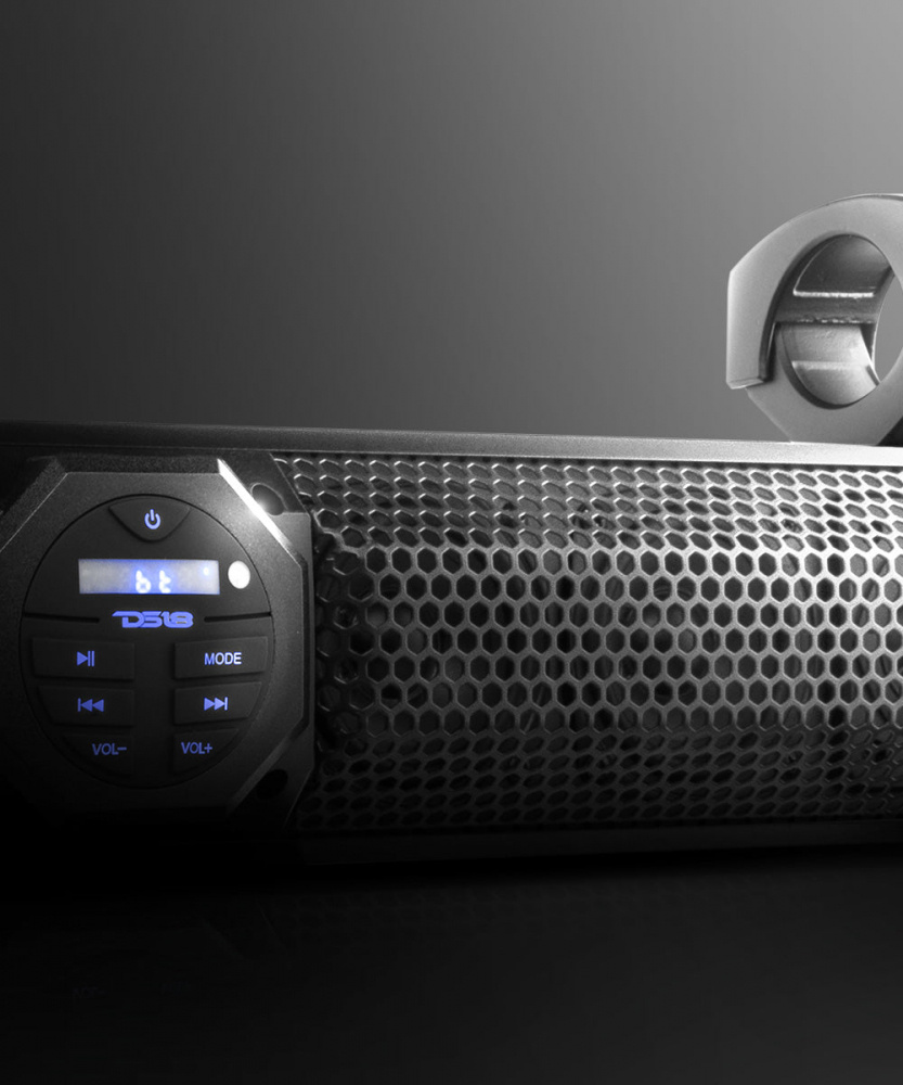 En vädertålig soundbar med Bluetooth och fjärrkontroll. 37 tum lång.