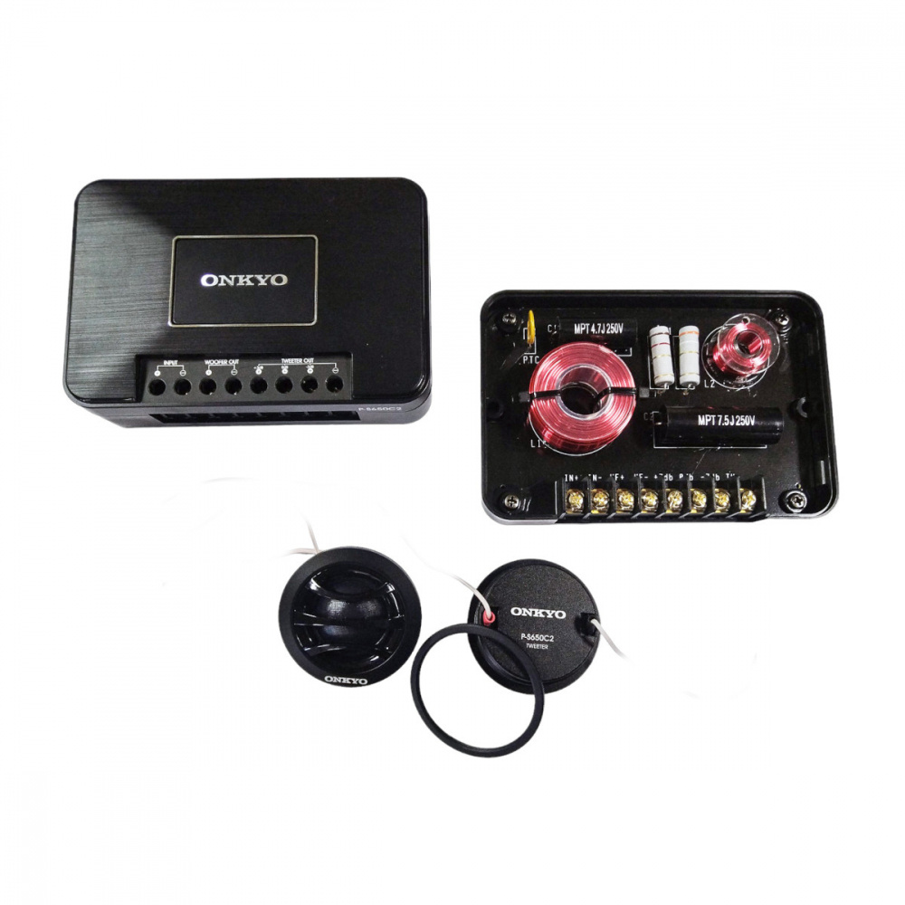 En svart ljudenhet med komponenter och kablar för Onkyo P-S650C2.