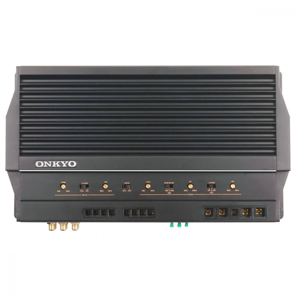 Svart fyrkanaligt slutsteg med kontroller och anslutningar.