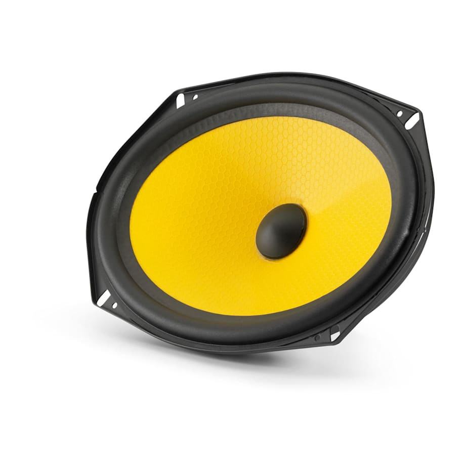 Högtalare med gul kon och svart ram, oval form, designad för bil.