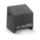 JL Audio CP110-W0v3, 1x10 tums baslåda En grå, kvadratisk baslåda med JL Audio-logotyp.