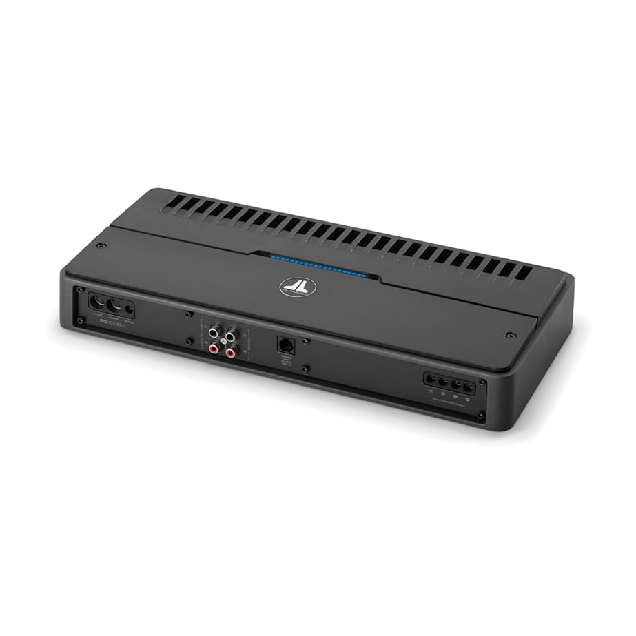 Förstärkarens baksida med anslutningar och kylventilation.