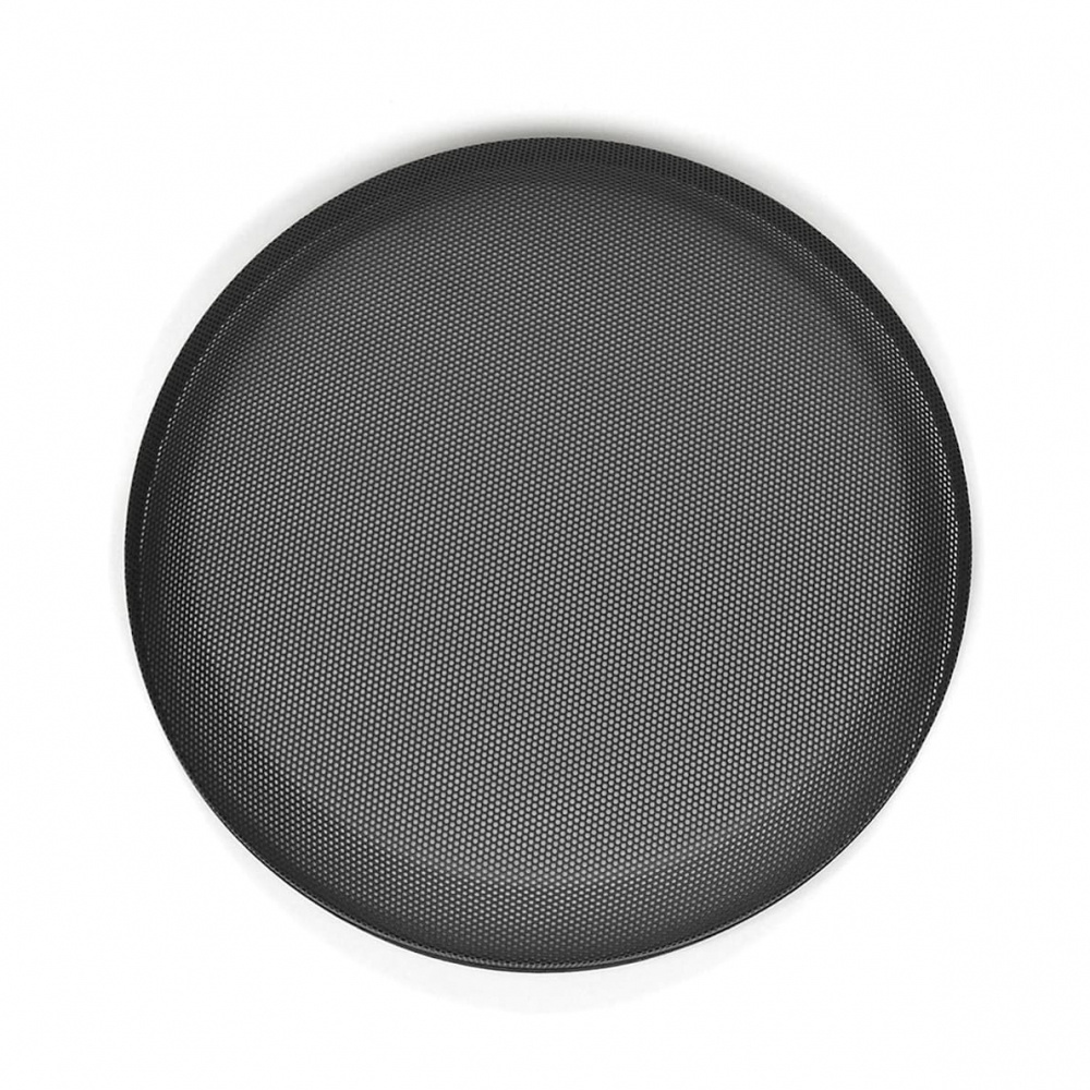 Svart, runt gallertillbehör för subwoofer, med nätmönster.