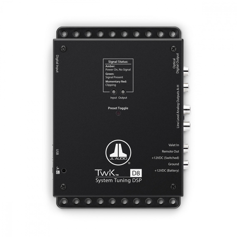 En svart DSP-enhet med flera ingångar och utgångar för ljudsystem.