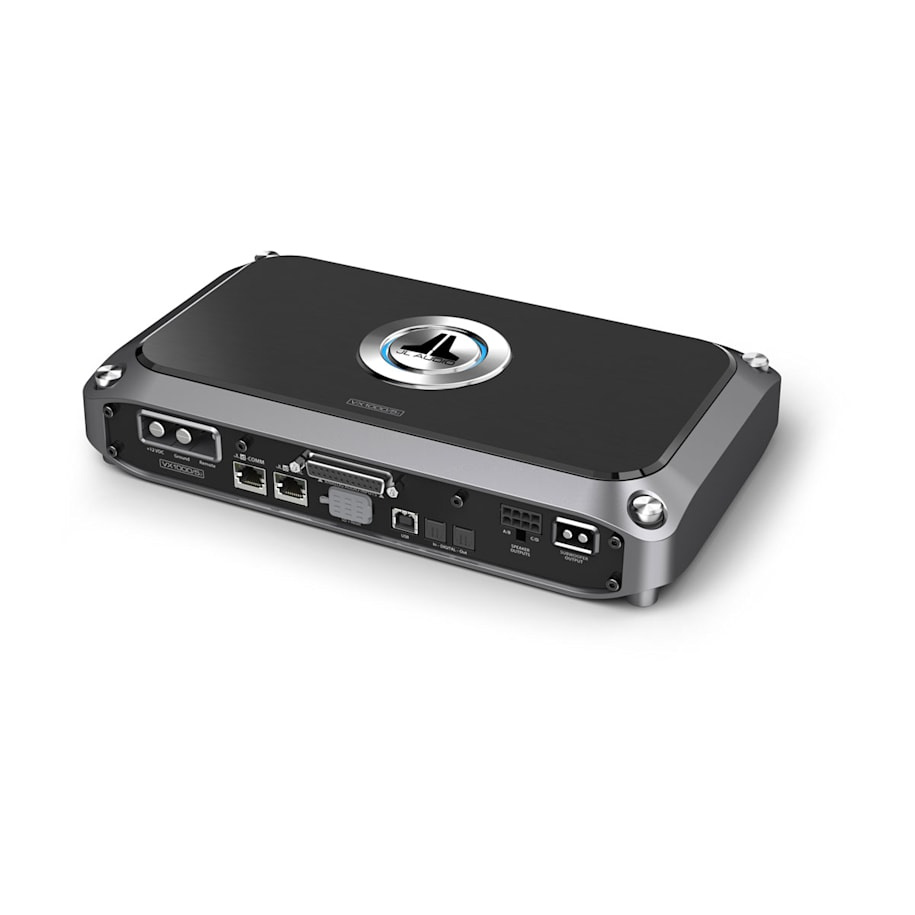 En svart och silver ljudförstärkare med flera anslutningar på baksidan.