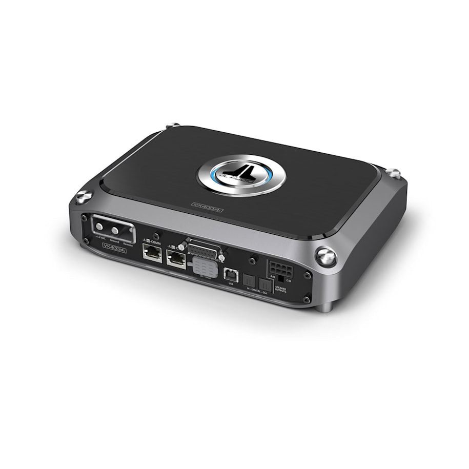 En kompakt 4-kanals DSP-förstärkare med flera anslutningar.