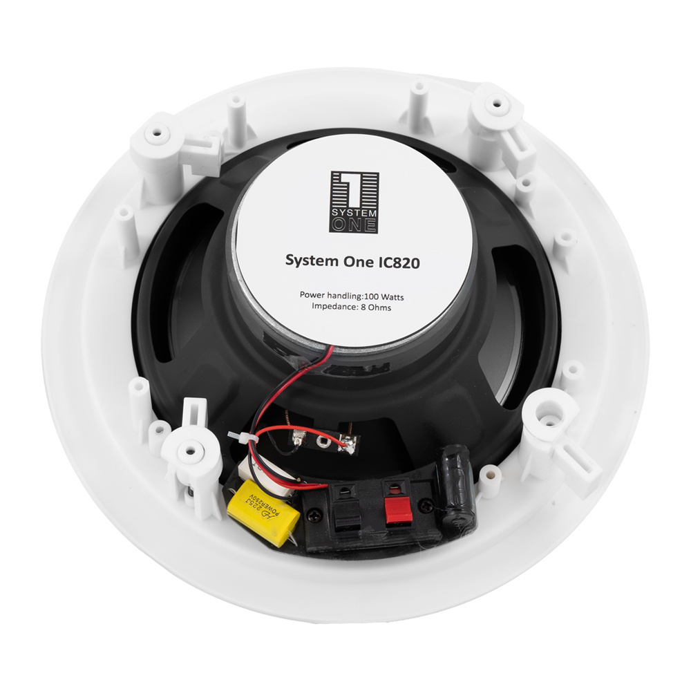 Högtalare med vit ram och svart membran, märkning System One IC820.