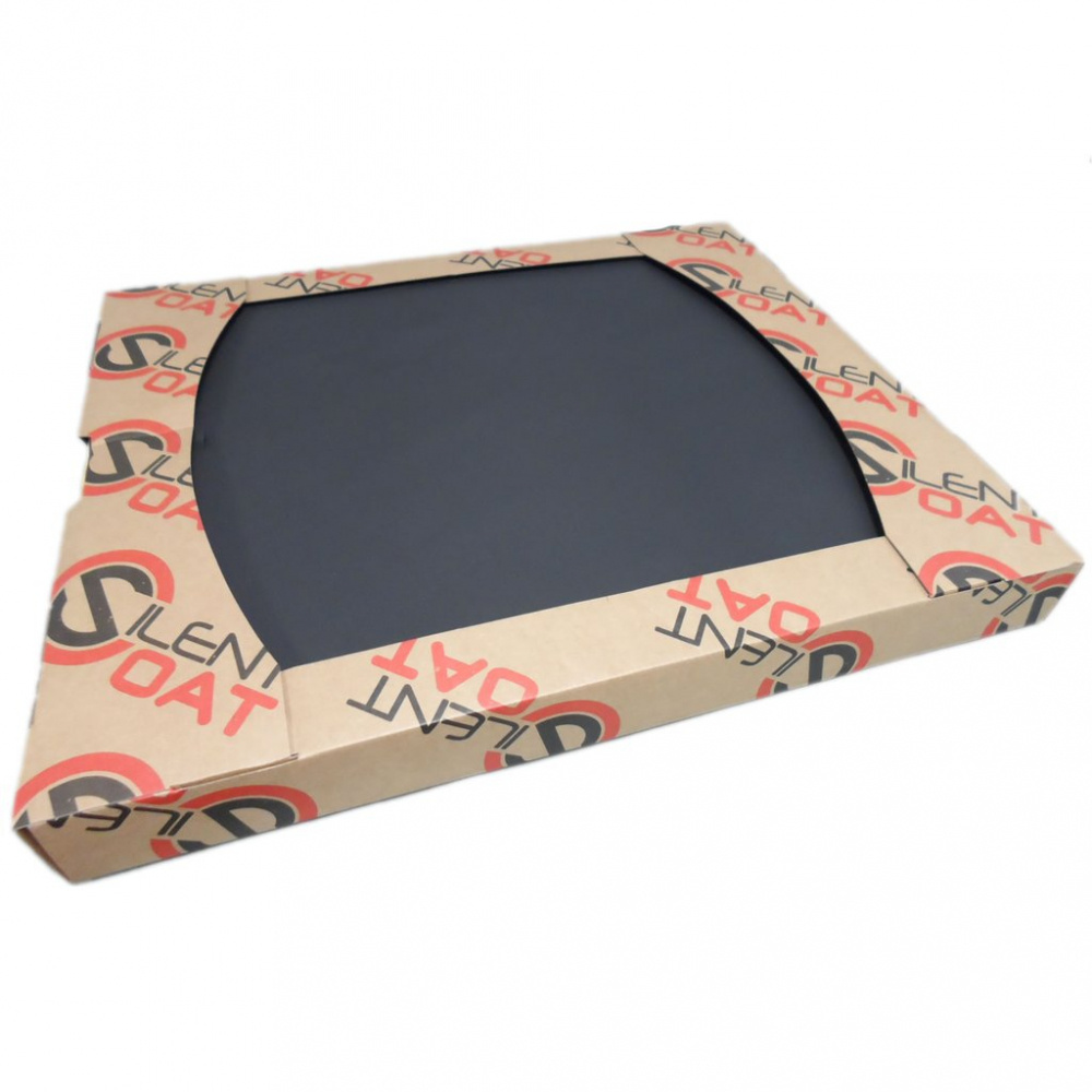 Svart ljudisolering i plåtar, förpackad i kartong med logga.