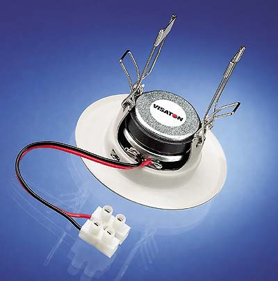 Inbyggnadshögtalare med fästen, kopplingskontakt och svart-röda kablar.