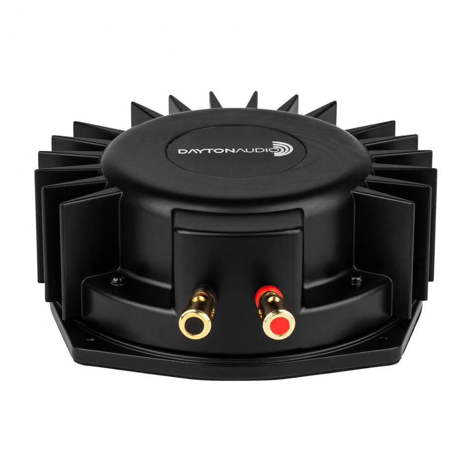 En basshaker med fläktliknande kylare och anslutningar för ljudsystem.