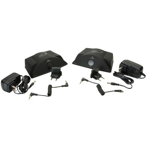 Två försteckningsförstärkare med tillbehör och kablar.