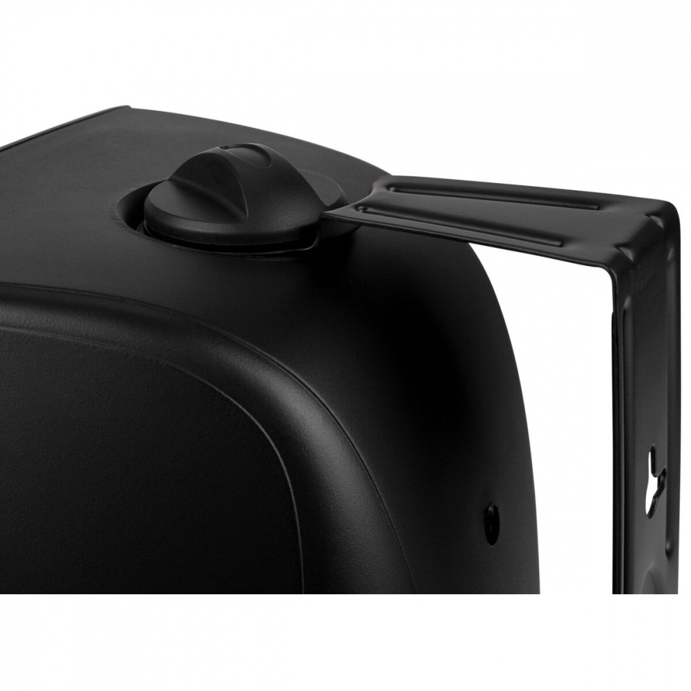 Svart utomhushögtalare med monteringstället ovanpå.