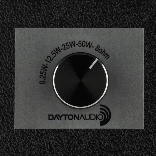 Svart ratt med skala för effektjustering och Dayton Audio-logotyp.