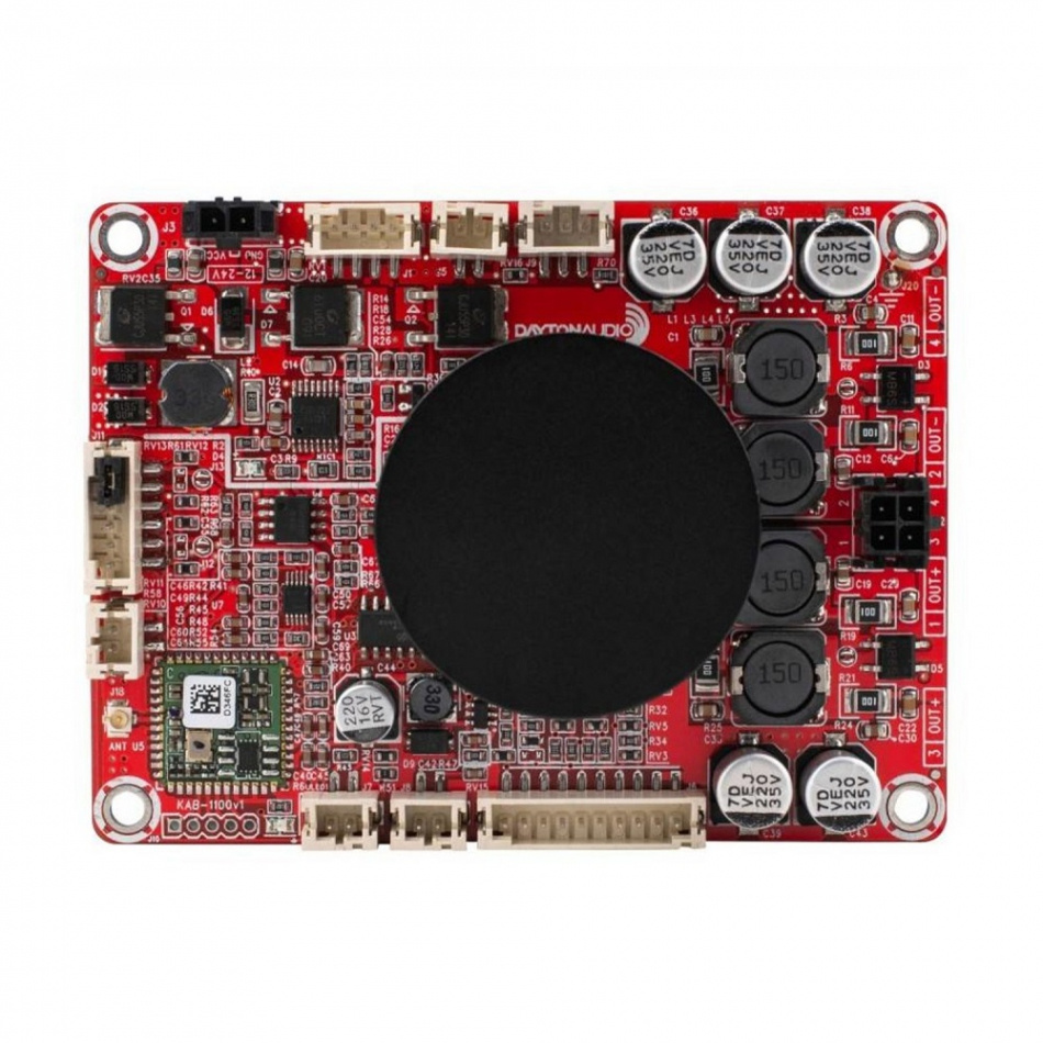 D-förstärkarkort med Bluetooth, kompakta komponenter och röd kretskortdesign.