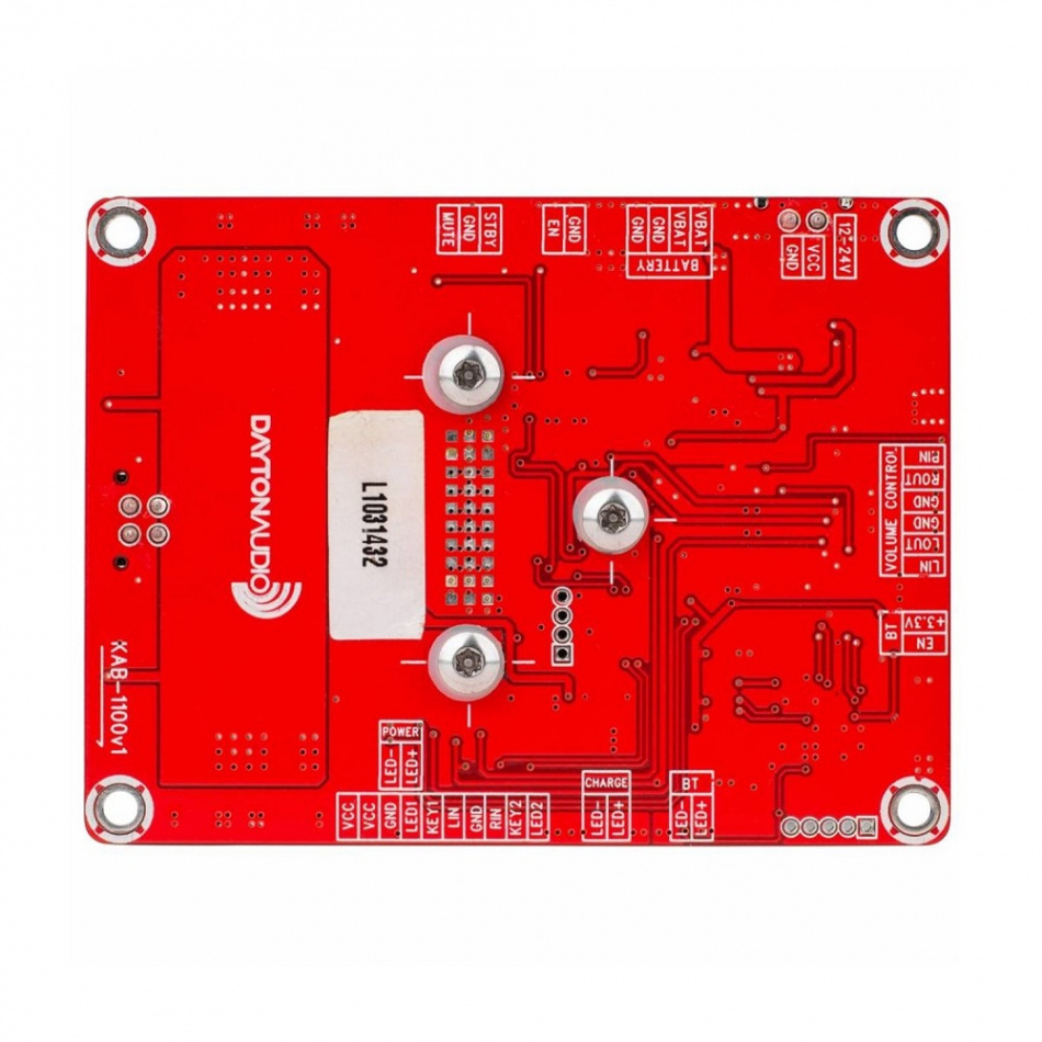 Kretskort med komponenter för D-förstärkare och Bluetooth-funktion.