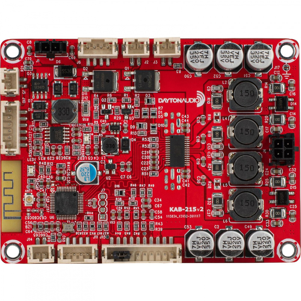 Ett rött förstärkarkort med Bluetooth och flera anslutningar och komponenter.