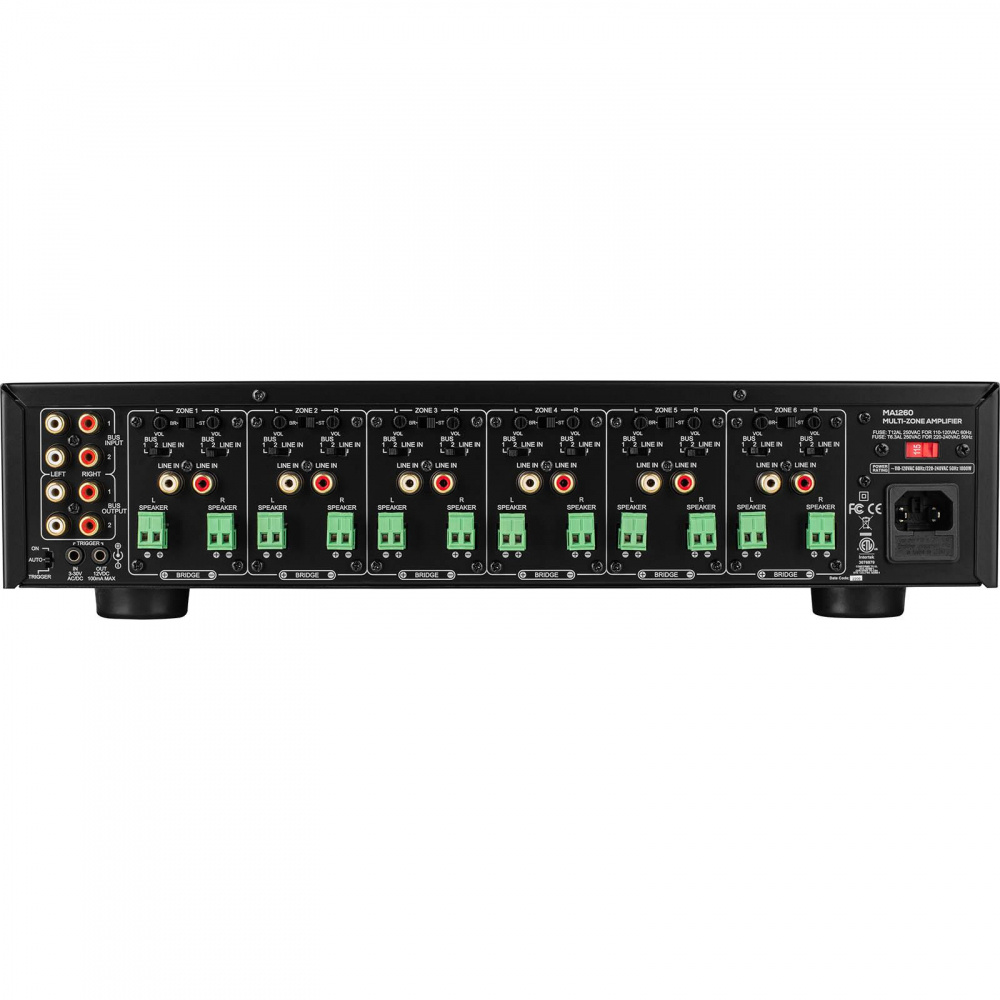 Bakpanelen av Dayton Audio MA1260 med flera högtalaranslutningar och ingångar.