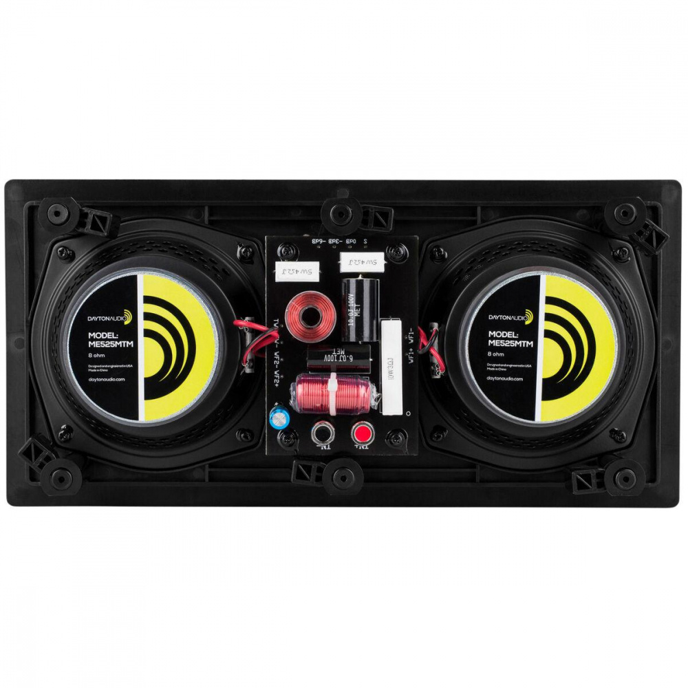 Inbyggnadshögtalare med två 5.25 tums element och delningsfilter.