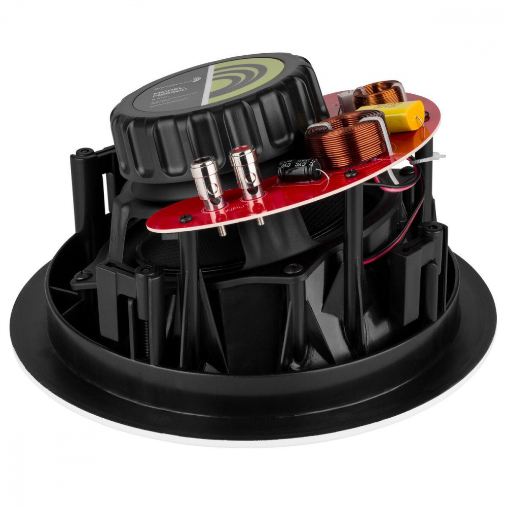 Inbyggnadshögtalare med 6,5 tums element och delningsfilter.