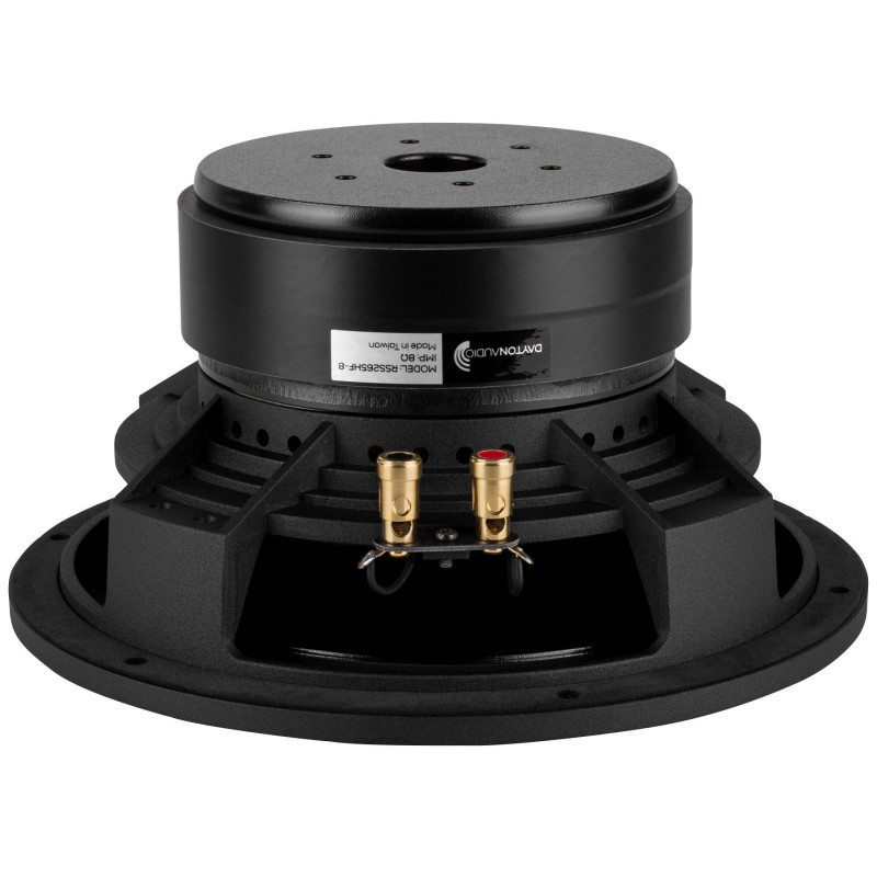 En subwoofer med robust konstruktion och anslutningar bak.