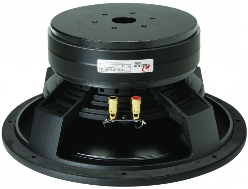 En svart subwoofer med två anslutningar för högtalarkablar.