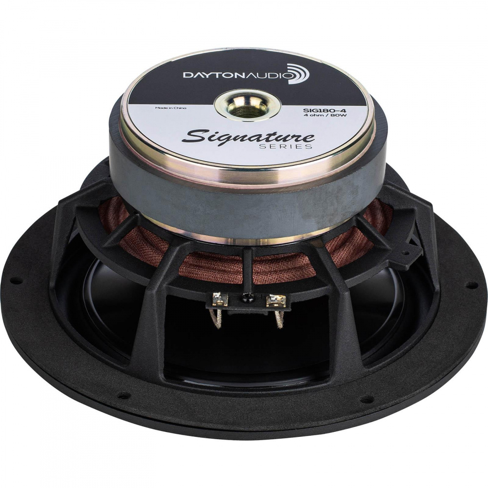 Mellanregisterhögtalare med 6,5 tum kon och robust design.