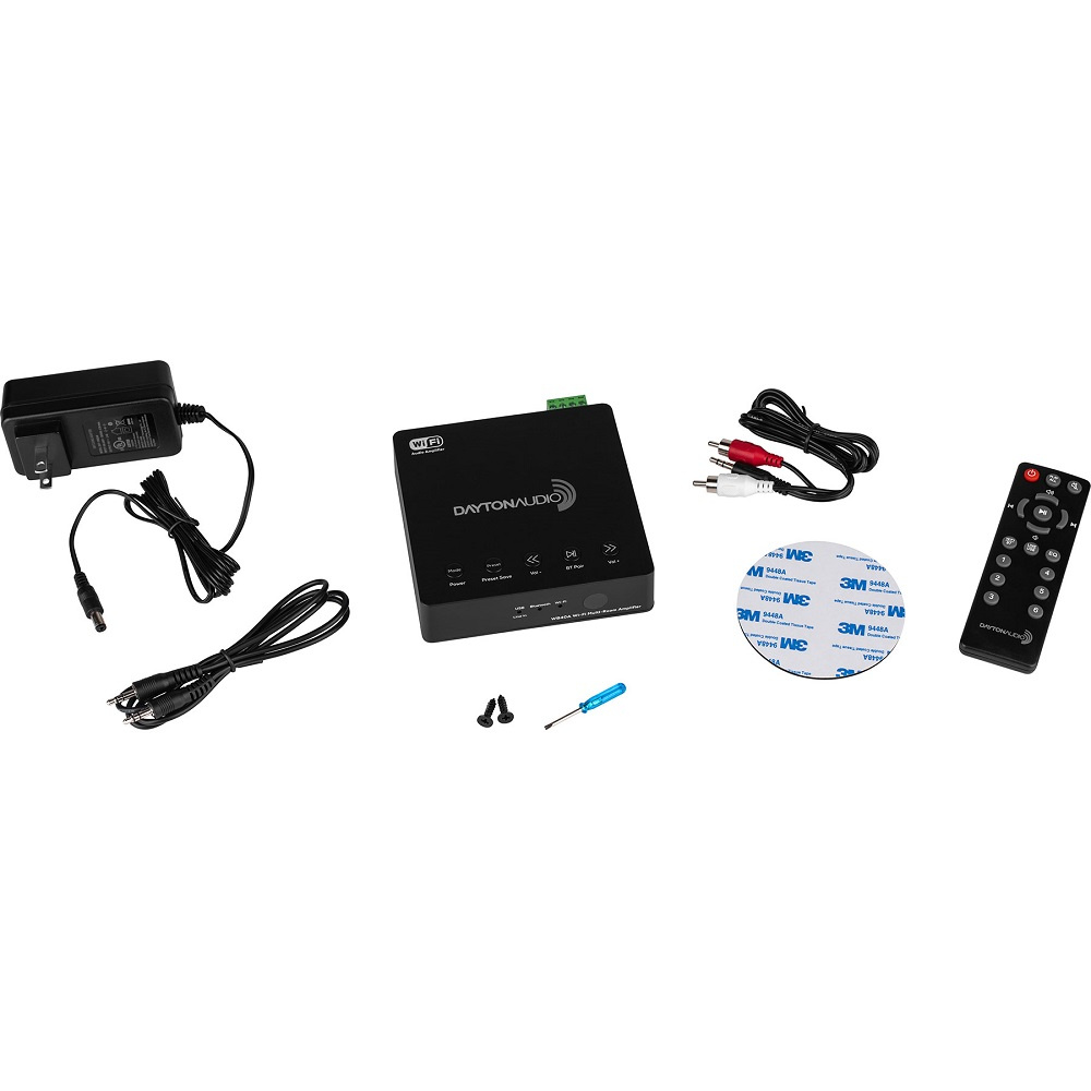 En bild som visar Dayton Audio WB40A förstärkare med tillbehör och fjärrkontroll.