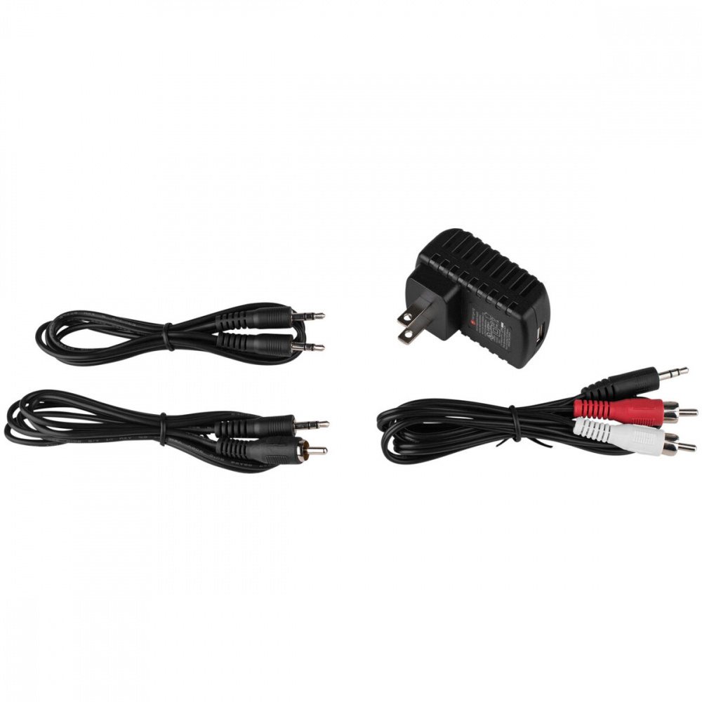 Trådlös mottagare med strömadapter och ljudkablar.