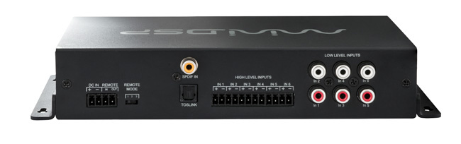 En elektronisk enhet med ingångar och utgångar för ljudbehandling.