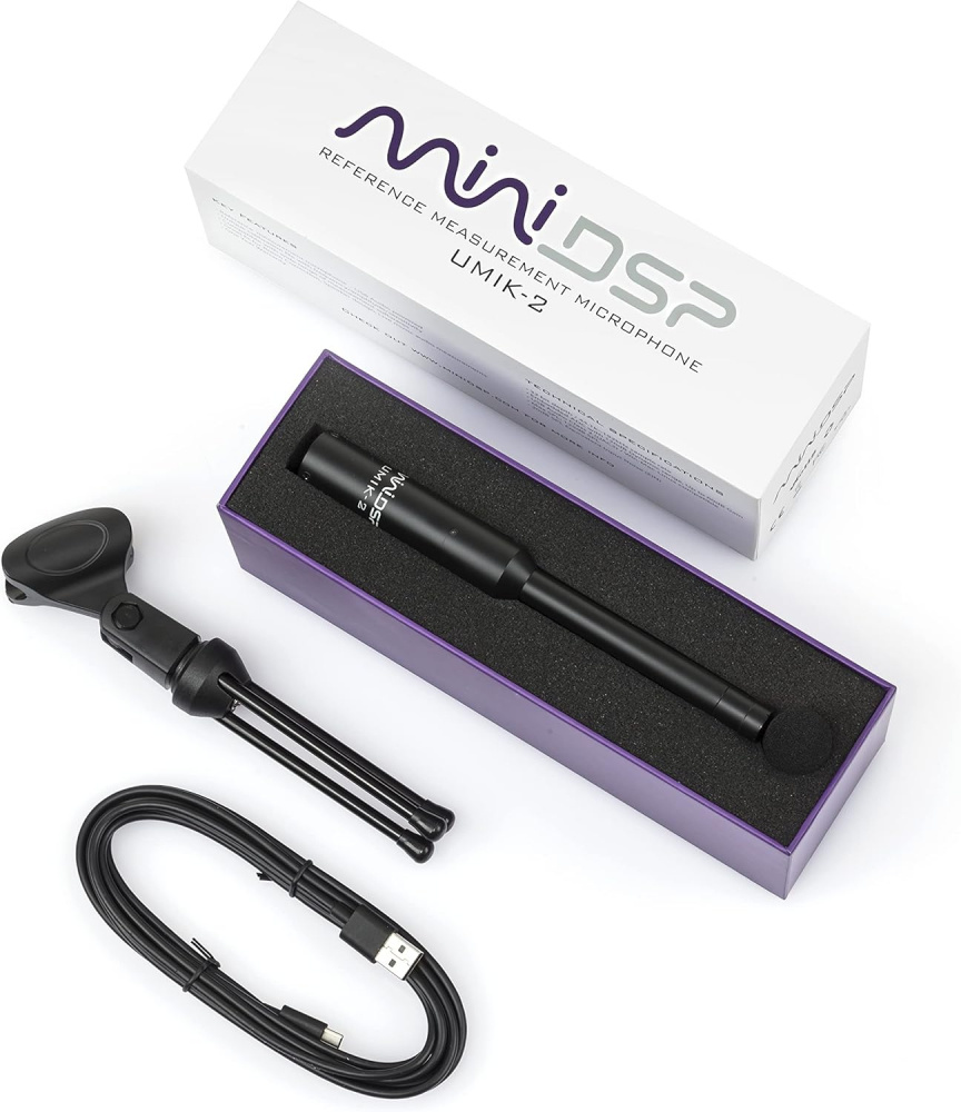 En USB-mätmikrofon i en låda med tillbehör.