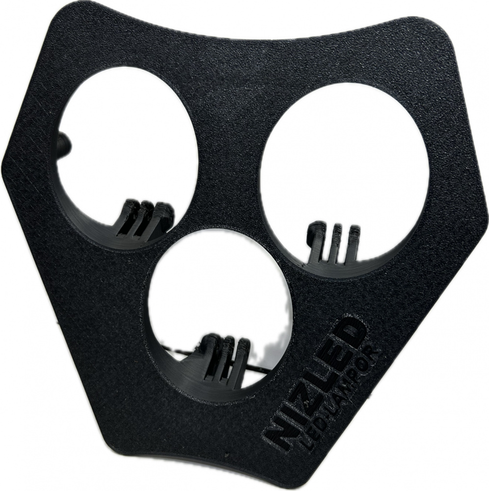 Svart lamphållare med tre kupa för Nizled-lampor.