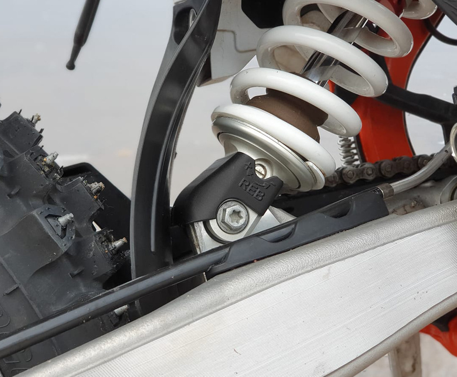 Svart svingskydd för KTM EXC 2017-2023, 3D-printat.