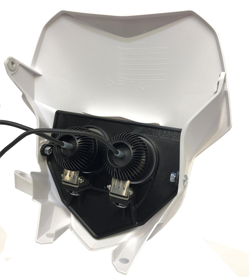 Lampfäste i plast med anslutningar för två LED-lampor.