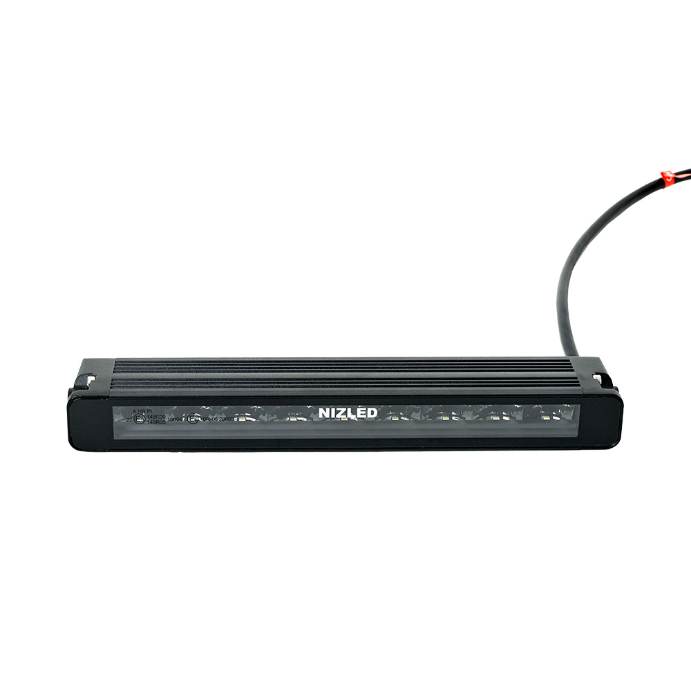 En svart LED-ramp med flera lysdioder, kompakt design för bilar.