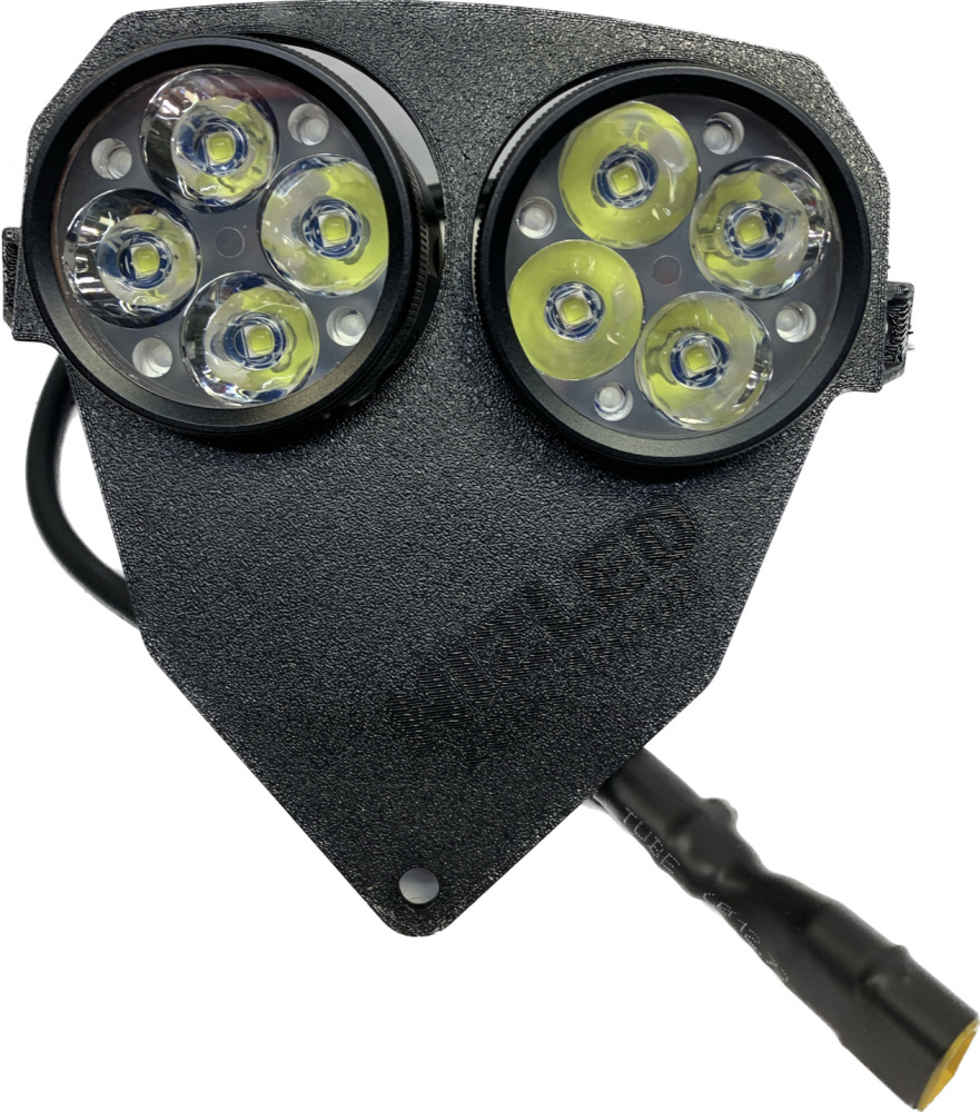 Lampfäste med dubbla LED-lampor för installation utan kåpa.