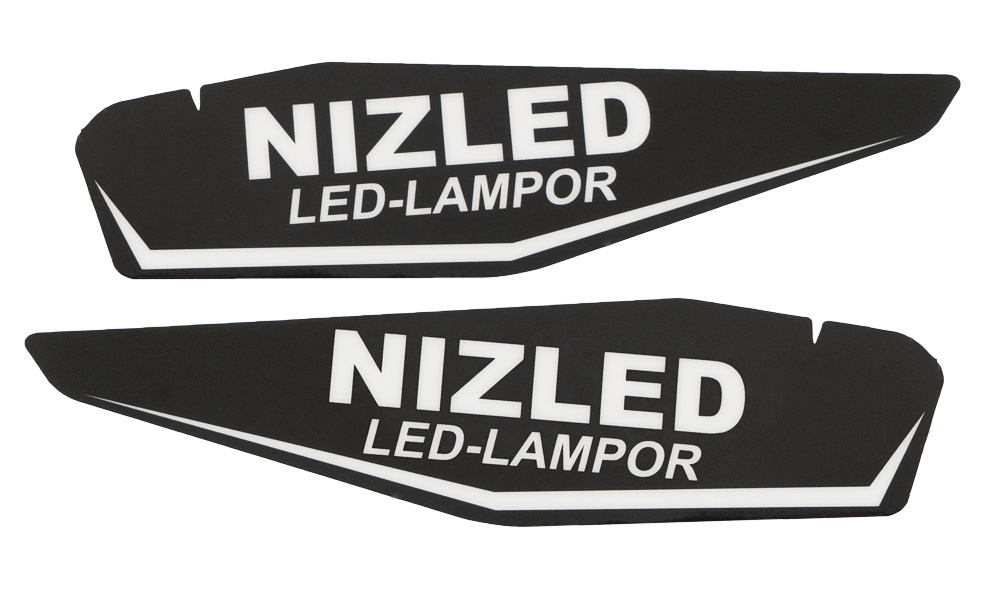 Två svarta dekaler med vit text \