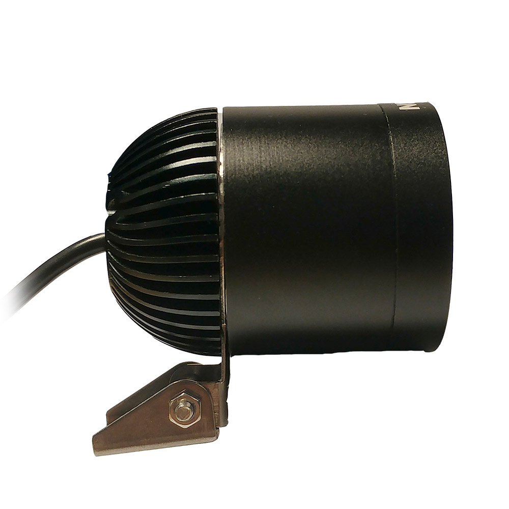 En svart pannlampa med kylflänsar och monteringsklämma.