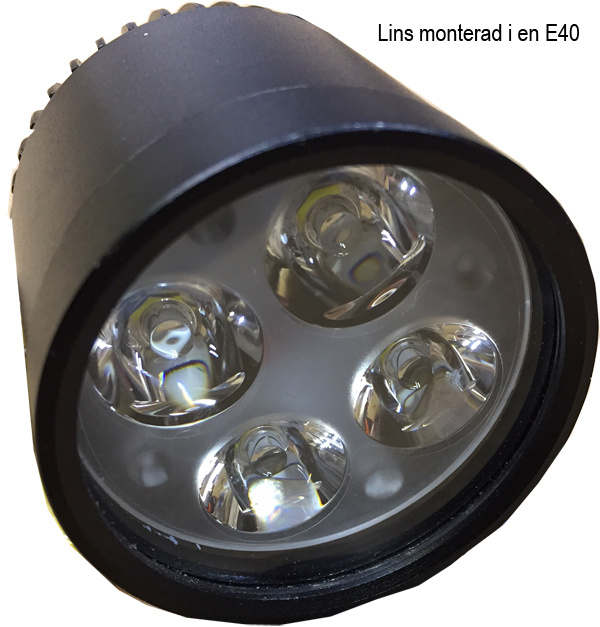 Lins monterad med fyra ljuskällor i en E40-sockel.