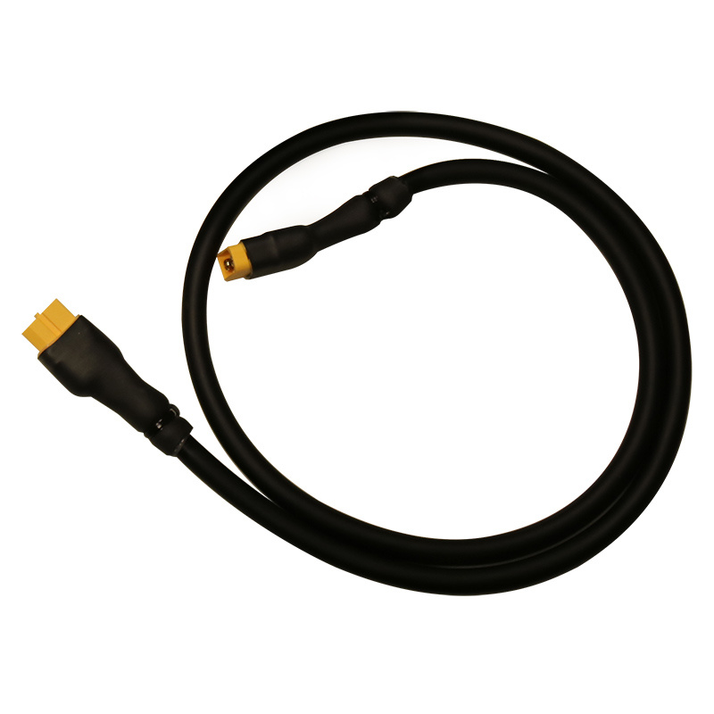 En svart förlängningskabel med XT60-kontakter i båda ändar.