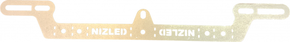 Hjälmfäste för montering av E40F lampor, metall med flera monteringshål.