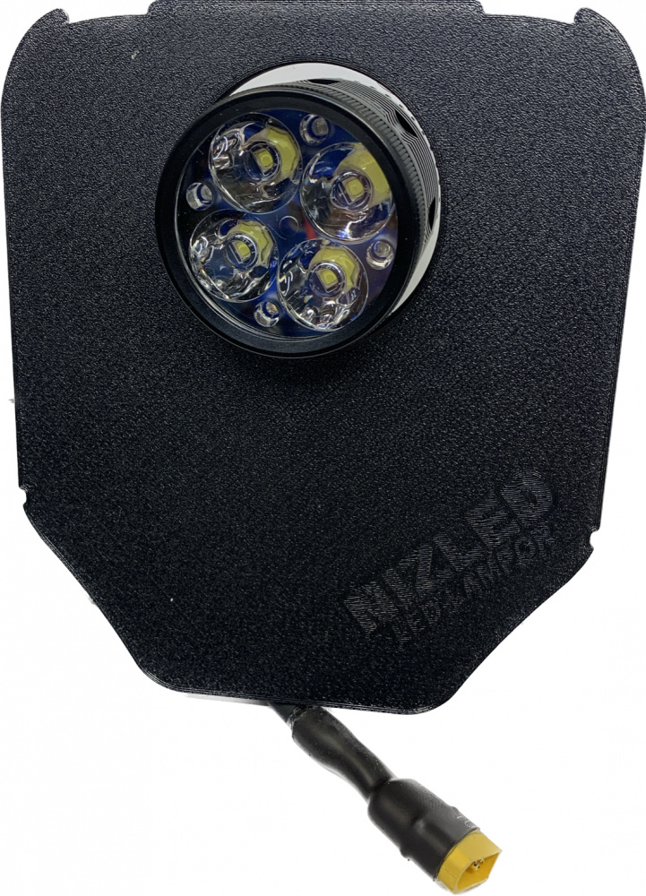 Singel lampfäste med fyra LED-lampor, kallvit ljus. Kompatibel med Husqvarna 2017-2019.