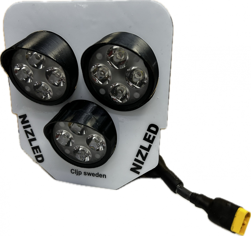 Trippelljus med tre LED-lampor, designad för Husqvarna 2024, kallvitt ljus.