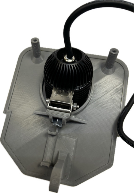 Lampfäste med kylflänsar och kabel för Husqvarna 2024, NIZLED R40DRL.