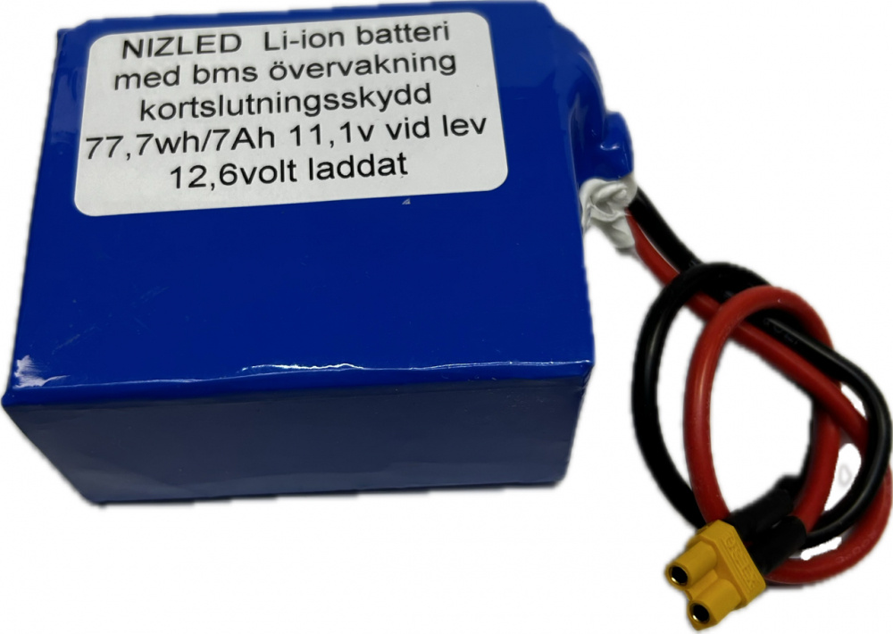 Li-ion batteri 12,6V 7Ah med BMS och anslutningar för laddning.