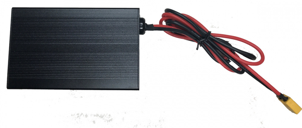 Laddare för Li-ion batteri 8A, 11,1/12,6V, svart med kablar.